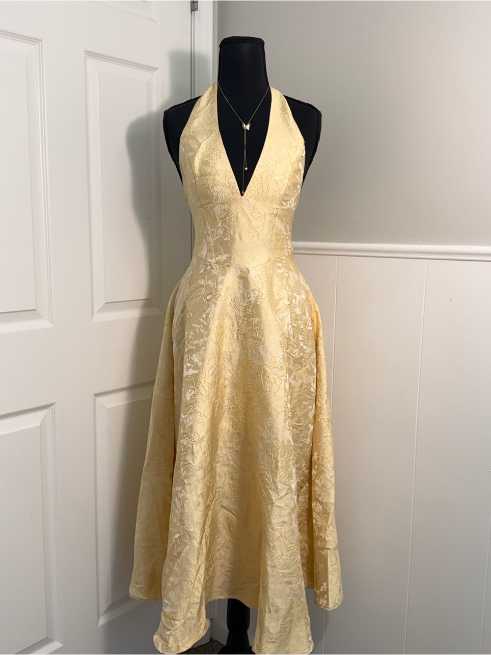 Cider One-Shoulder Jacquard Midi Dress in Pale Yellow